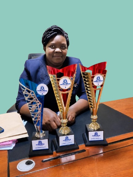 Md.Leah_principal